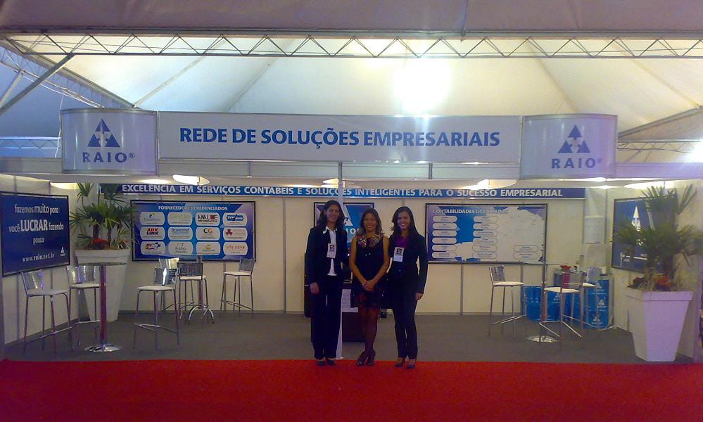 Foto do lançamento na FENICS